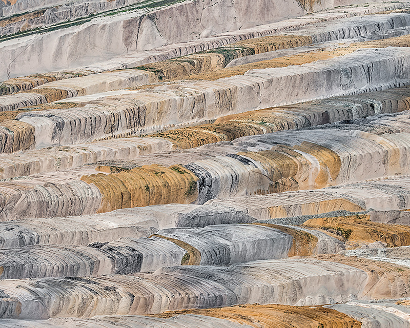 Illustration for article titled Aerial Photos of Coal Mining Pits Are Sublime and Terrifying